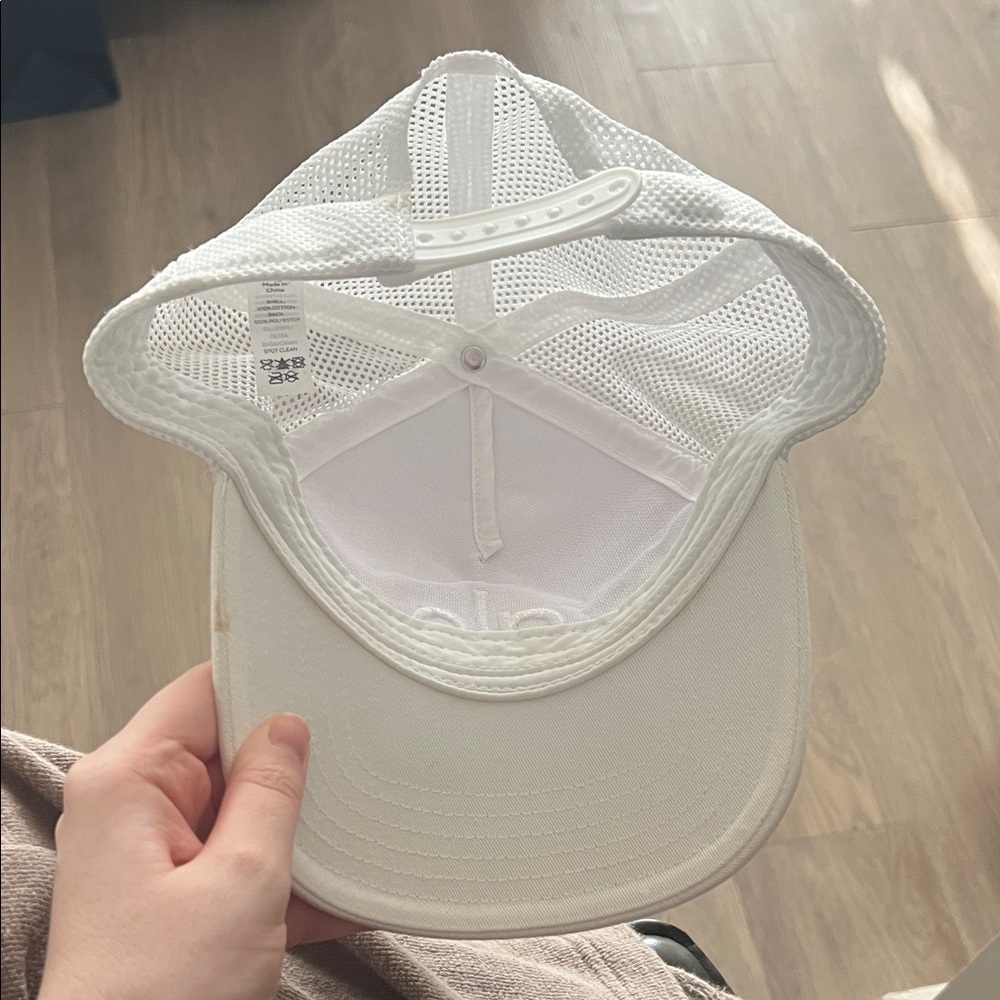 ALO Yoga Classic White Hat - Picture 5 of 6